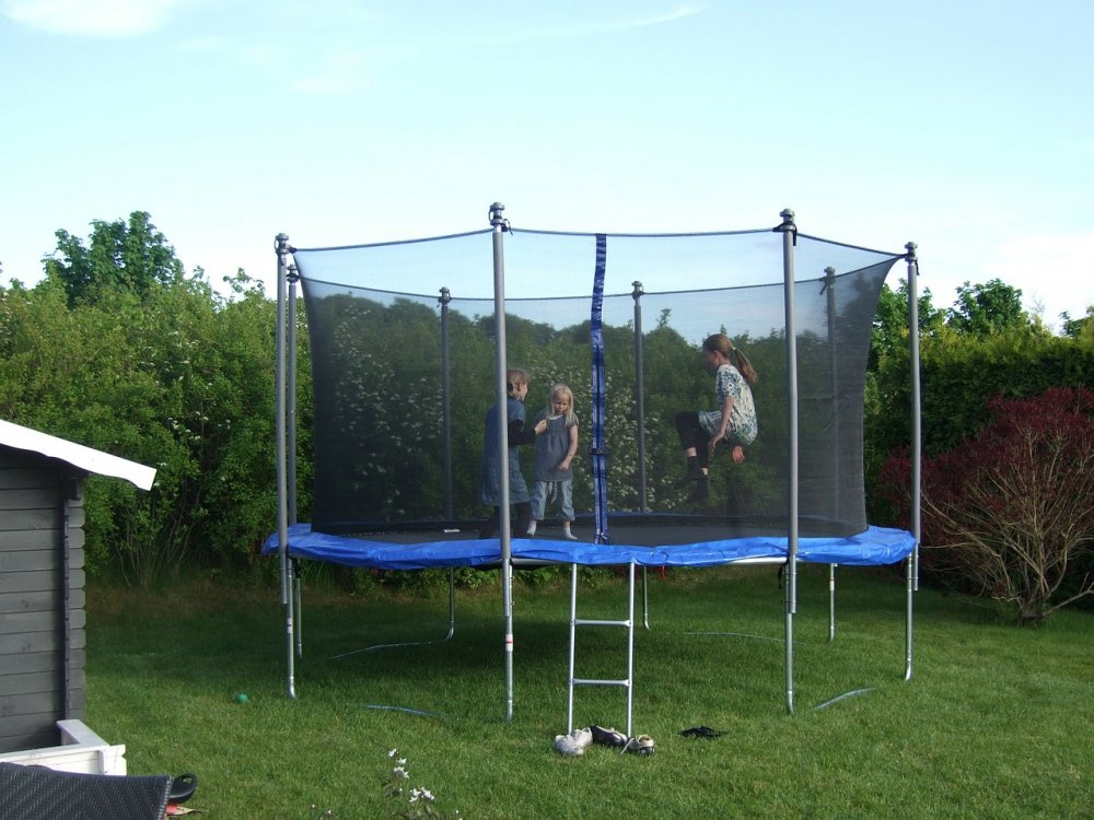Mangler du en trampolin til din have?