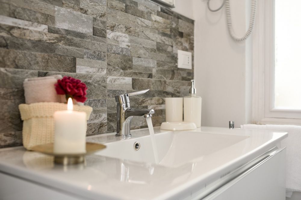 Belysning Badeværelse: Skab den Perfekte Atmosfære og Funktionalitet i dit Baderum
